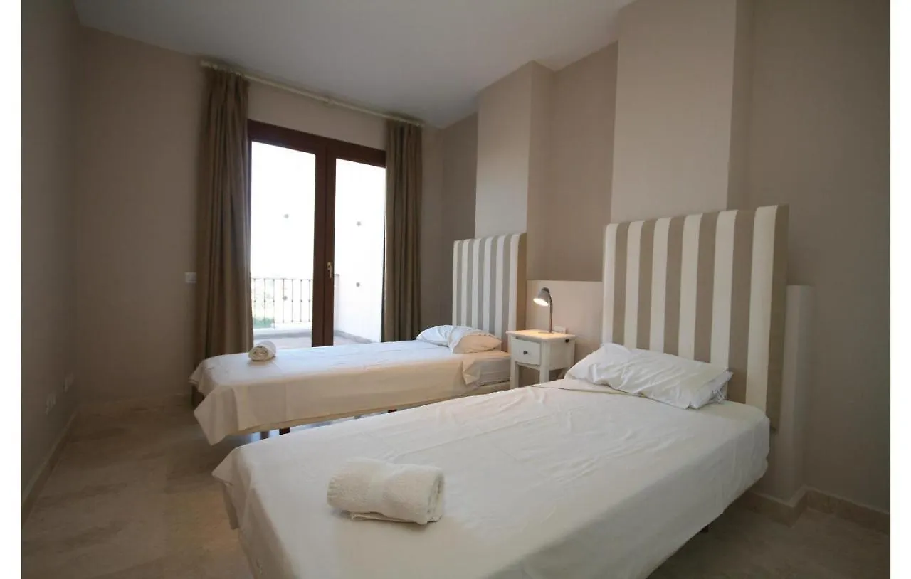 אסטפונה Amazing Home In Benahavis With Swimming Pool בית נופש