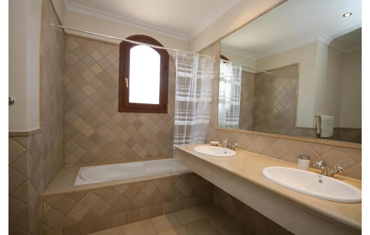 אסטפונה Amazing Home In Benahavis With Swimming Pool 0*,  ספרד